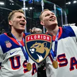 Matthew och Brady Tkachuk återförenas i Florida Panthers. Foto: REUTERS/Marton Monus