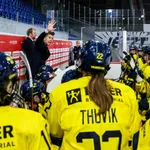 Erika Holst har tagit ut en ny trupp.