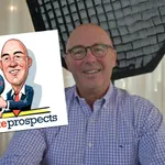 Pierre McGuire berättar om sin hockeyresa i Old School Hockey.
